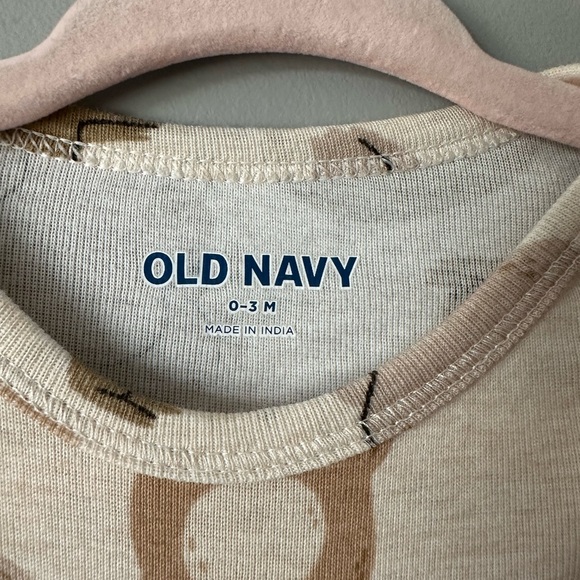 0-3 months Old Navy Bodysuit - Picture 2 of 3